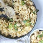 This 3 Pepper Vegan Mac and Cheese is creamy and spicy! | ThisSavoryVegan.com