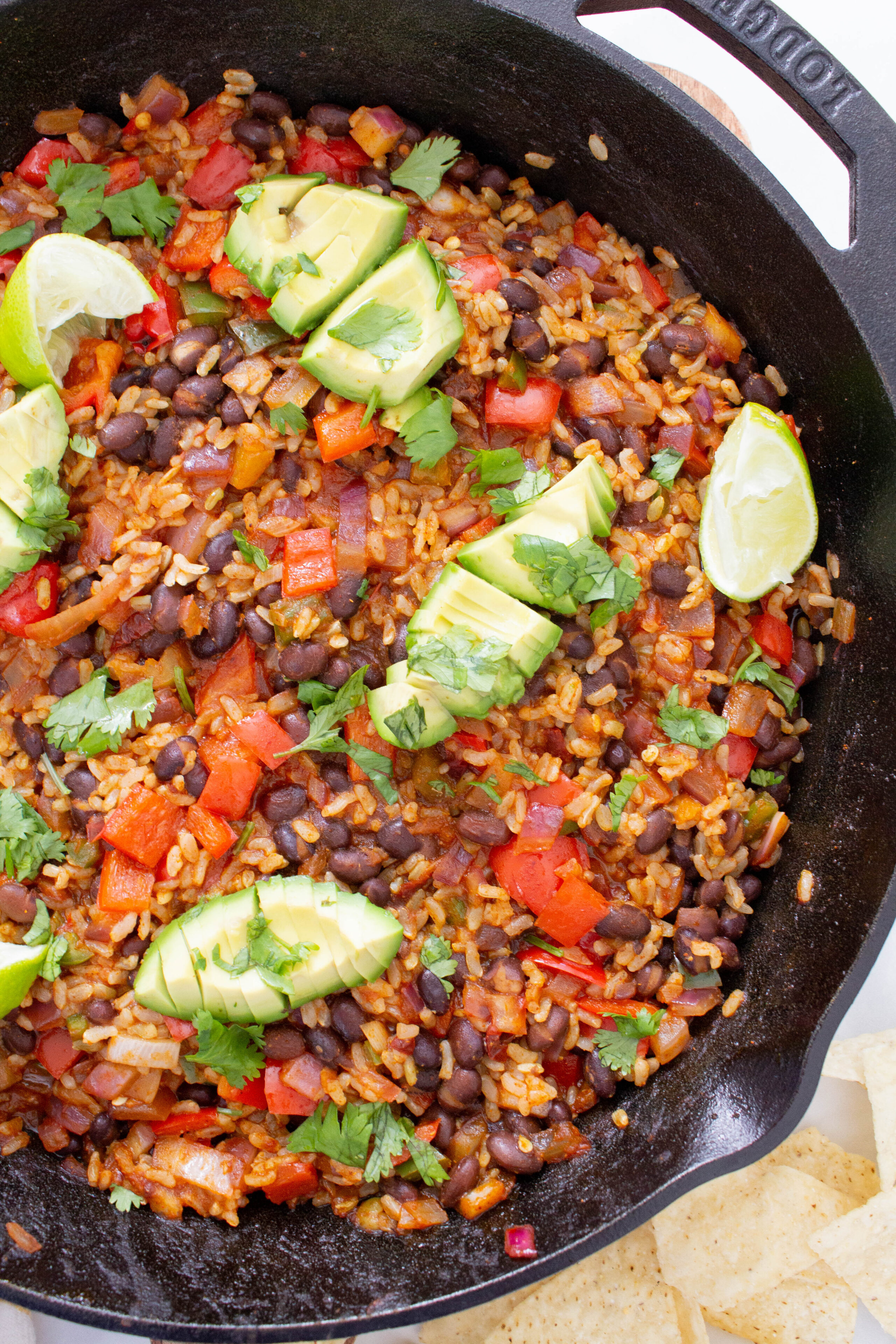 This Black Bean Brown Rice Vegan Taco Skillet is a super easy dinner or make ahead lunch - serve in a bowl, over a salad or in taco shells | ThisSavoryVegan.com #thissavoryvegan #vegan #veganskillet