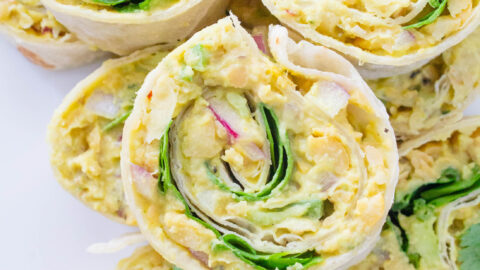 These Chickpea Salad Pinwheels are perfect for parties, lunches or just a good old snack. A healthy vegan meal that is super easy to make | ThisSavoryVegan.com #thissavoryvegan #vegan #pinwheelappetizer