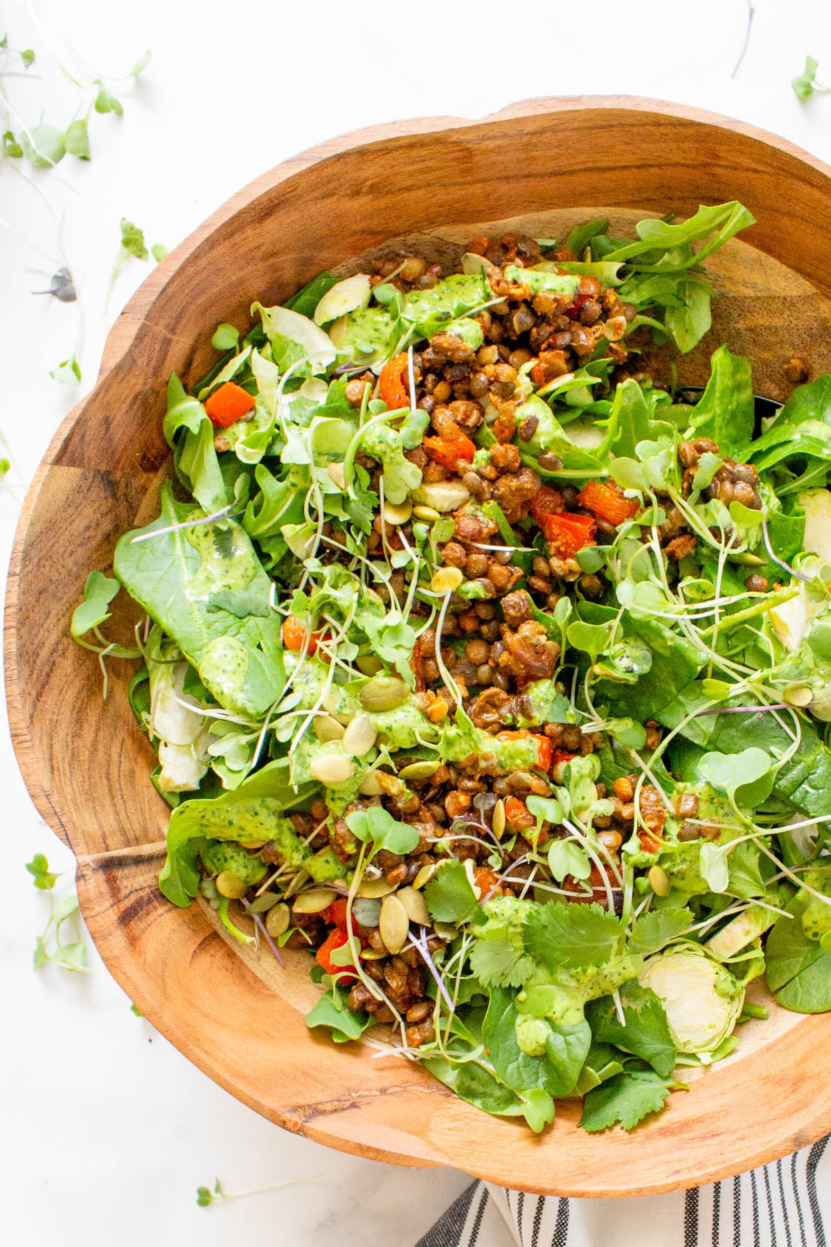This Super Green Vegan Taco Salad is healthy, flavorful and packed with 4 kinds of greens, seasoned lentils and jalapeño cilantro dressing | ThisSavoryVegan.com #thissavoryvegan #vegan #tacosalad