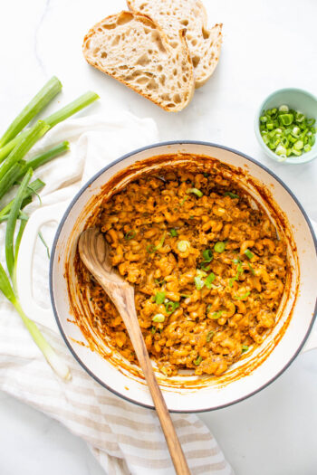 This One-Pot Vegan Hamburger Helper is 100 times tastier (and healthier) than the classic boxed dinner. Made with lentils for plenty of fiber and protein | ThisSavoryVegan.com #thissavoryvegan #vegan #hamburgerhelper