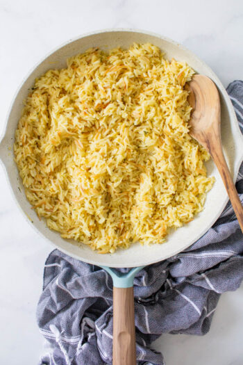 This Vegan Rice-a-Roni recipe tastes like the real deal, but is made with 100% vegan ingredients and zero preservatives. The perfect vegan side dish | ThisSavoryVegan.com #thissavoryvegan #ricearoni #copycat