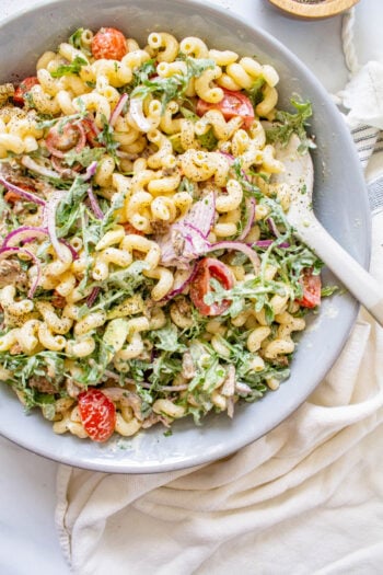 This Vegan BLT Pasta Salad is perfect for a summer BBQ! It is loaded with tempeh bacon, cherry tomatoes, arugula, avocado, red onion and a creamy dressing | ThisSavoryVegan.com #thissavoryvegan #veganpastasalad #veganbbq