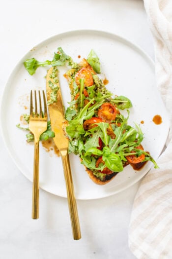 These Open-Faced Burst Tomato & Pesto Sandwiches are flavor-packed with seasoned tomatoes, vegan basil pesto, arugula and balsamic vinegar | ThisSavoryVegan.com #thissavoryvegan #veganpesto #vegansandwich