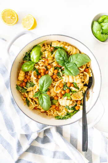 This Spicy Vegan Garlic Pasta with Roasted Chickpeas is the ultimate quick vegan dinner. Simple ingredients in a light & spicy garlicky sauce | ThisSavoryVegan.com #thissavoryvegan #veganpasta #chickpeas