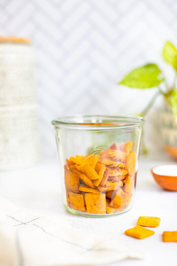 This Vegan Cheez-Its Recipe is a fun snack you can make at home. With just a few simple ingredients, you will have crispy, cheesy vegan crackers ready to eat | ThisSavoryVegan.com #thissavoryvegan #cheezitrecipe #vegancrackers