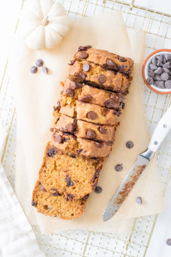 This Vegan Pumpkin Banana Bread is the perfect breakfast or snack. It is sweetened naturally with maple syrup and made extra tasty with chocolate chips | ThisSavoryVegan.com #thissavoryvegan #veganpumpkinbread #pumpkinbananabread