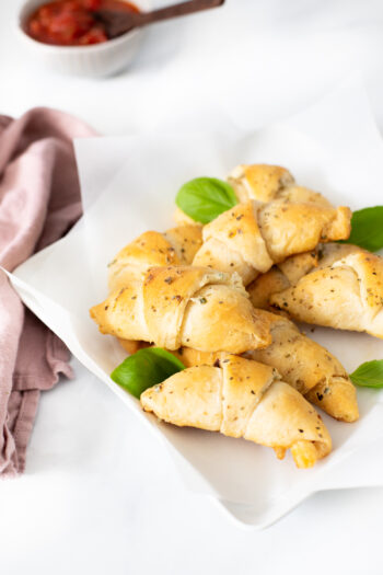 These Vegan Sun-Dried Tomato Crescent Rolls are the perfect quick appetizer or snack. Top with vegan garlic butter and serve with a side of marinara | ThisSavoryVegan.com #thissavoryvegan #veganappetizer #vegansnacks