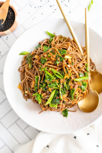 These Mushroom & Kale Soba Noodles are the perfect quick vegan dinner. The mushrooms are pan fried and tossed with kale, sauce & noodles | ThisSavoryVegan.com #thissavoryvegan #quickvegandinner #vegannoodles