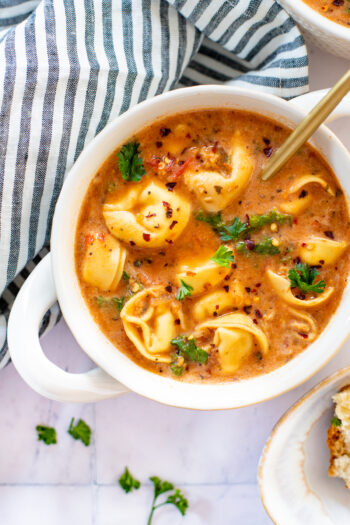 This Slow Cooker Vegan Tortellini Soup is loaded with vegan sausage, "cheese" tortellini and kale. Perfect Fall vegan dinner idea | ThisSavoryVegan.com #thissavoryvegan #veganslowcookerrecipes #vegansoup