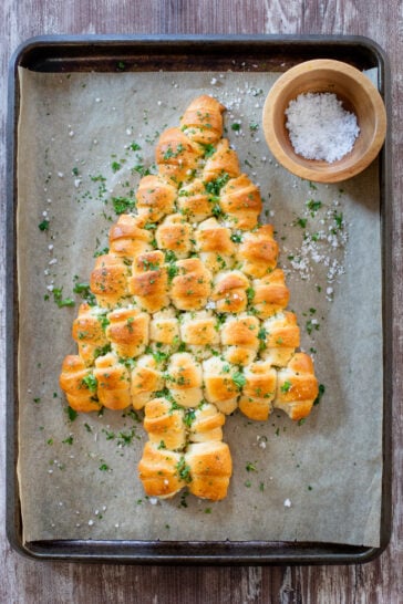 This Vegan Pull-Apart Christmas Tree is such a fun holiday appetizer! Crescent rolls are filled with vegan cream cheese & baked until golden | ThisSavoryVegan.com #thissavoryvegan #veganholidayappetizers #christmasappetizers