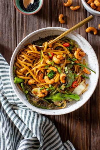 These Shishito Pepper Noodles are made with blistered peppers, a vegan stir-fry sauce, linguine noodles and maple sesame cashews | ThisSavoryVegan.com #thissavoryvegan #veganstirfry #vegannoodles