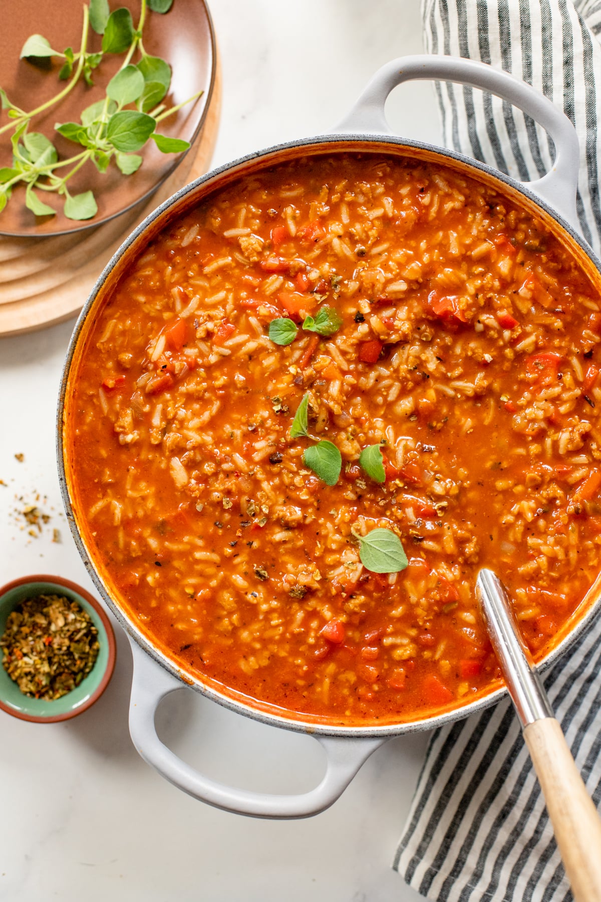 This Vegan Stuffed Pepper Soup is filled with all the things you love about stuffed peppers, but soup-style! A great make ahead lunch or simple dinner | ThisSavoryVegan.com #thissavoryvegan #vegansoup #healthysoupideas