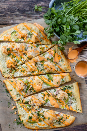 This Bang Bang Cauliflower Pizza has a creamy vegan sauce, crispy cauliflower, red onion, bell pepper and the best bang bang sauce | ThisSavoryVegan.com #thissavoryvegan #bangbangcauliflower #veganpizza