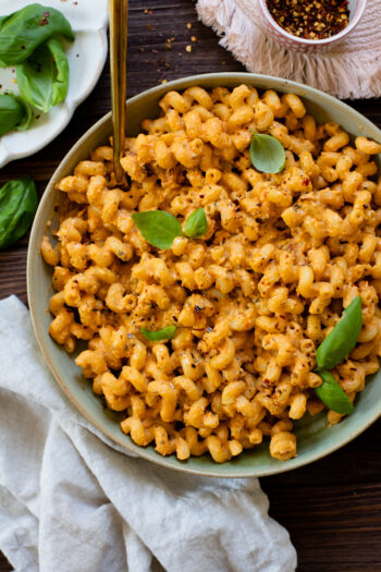 This Vegan Roasted Tomato Ricotta Pasta is comfort in a bowl. The sauce is a mix of roasted tomatoes & garlic, vegan ricotta and fresh herbs | ThisSavoryVegan.com #thissavoryvegan #veganpasta #vegandinnerideas