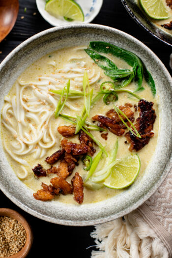 This Green Curry Udon Noodle Soup has a coconut broth, tender bok choy and crispy soy curls. A comforting vegan noodle soup | ThisSavoryVegan.com #thissavoryvegan #vegansoup #currysoup
