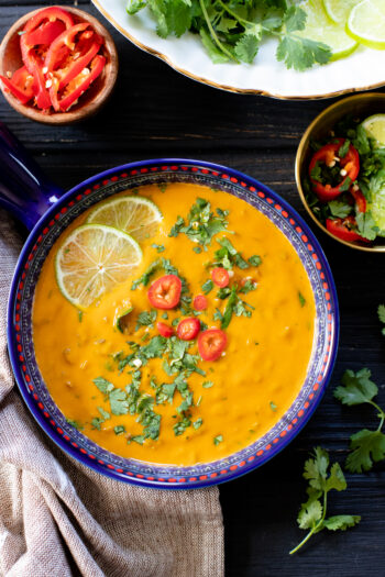 This Red Curry Lentil Soup has a cabbage base that is blended until smooth and then combined with coconut milk & cooked lentils | ThisSavoryVegan.com #thissavoryvegan #lentilsoup #fallrecipes