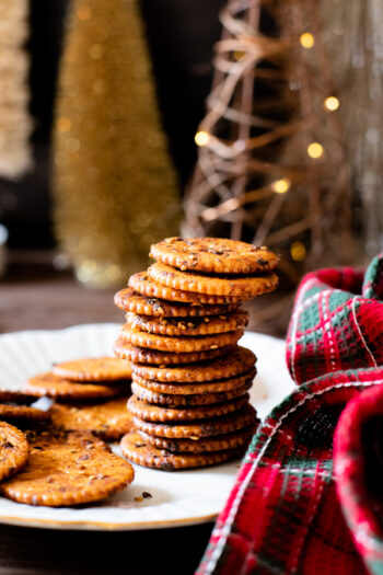 These vegan Baked Seasoned Ritz Crackers are the perfect holiday snack! Crackers are loaded with vegan butter & seasonings, then baked until crispy | ThisSavoryVegan.com #thissavoryvegan #christmassnacks #holidaysnacks
