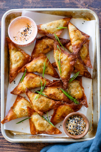 These Crispy Jalapeño Corn Wontons are the perfect vegan appetizer! Wonton wrappers are stuffed with vegan cream cheese & veggies | ThisSavoryVegan.com #thissavoryvegan #veganappetizers #wontons