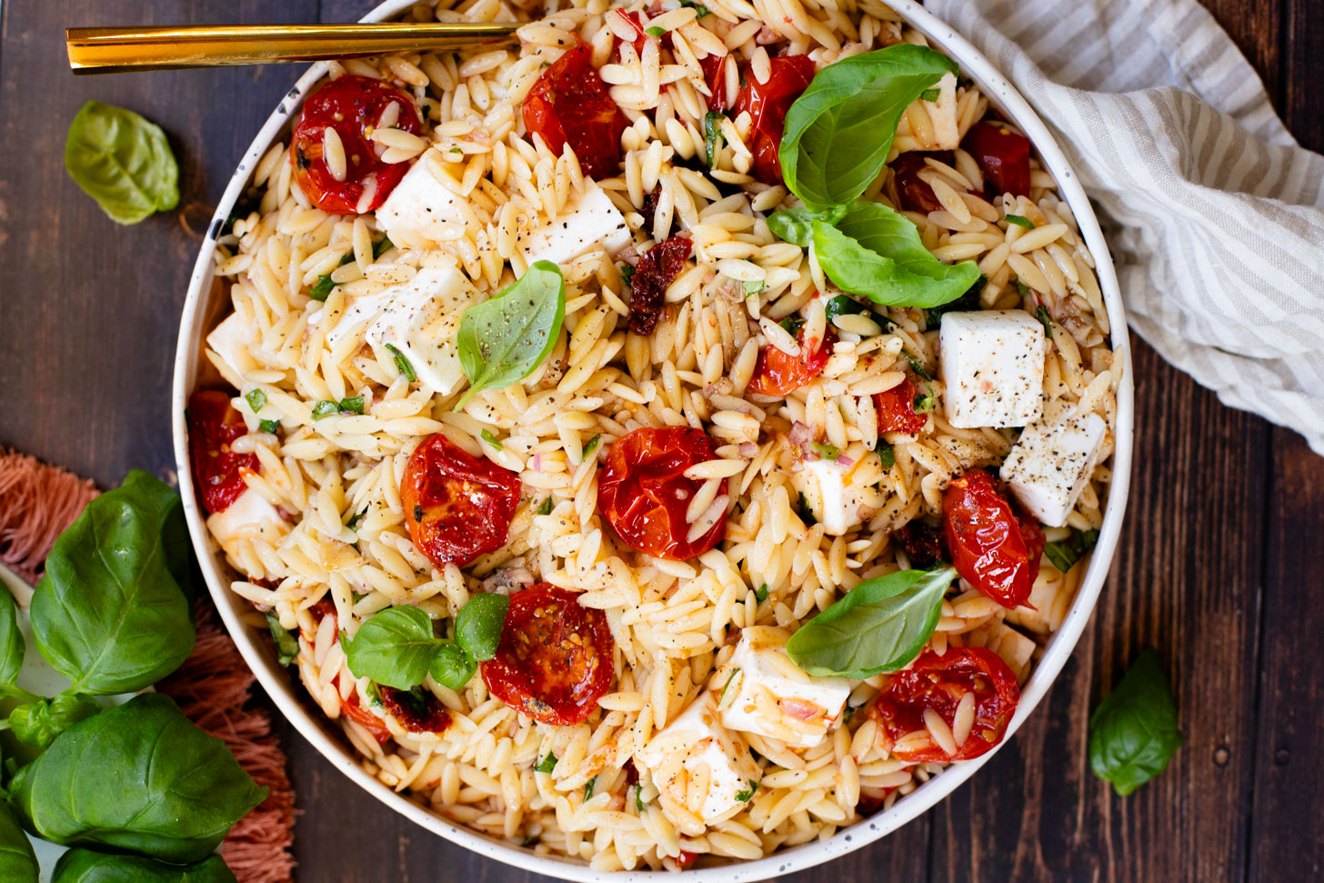 This Roasted Tomato & Basil Orzo Salad has roasted tomatoes & garlic, vegan feta, fresh basil and a balsamic dressing. Fresh, bright & delicious | ThisSavoryVegan.com #thissavoryvegan #pastasalad #summersidedish