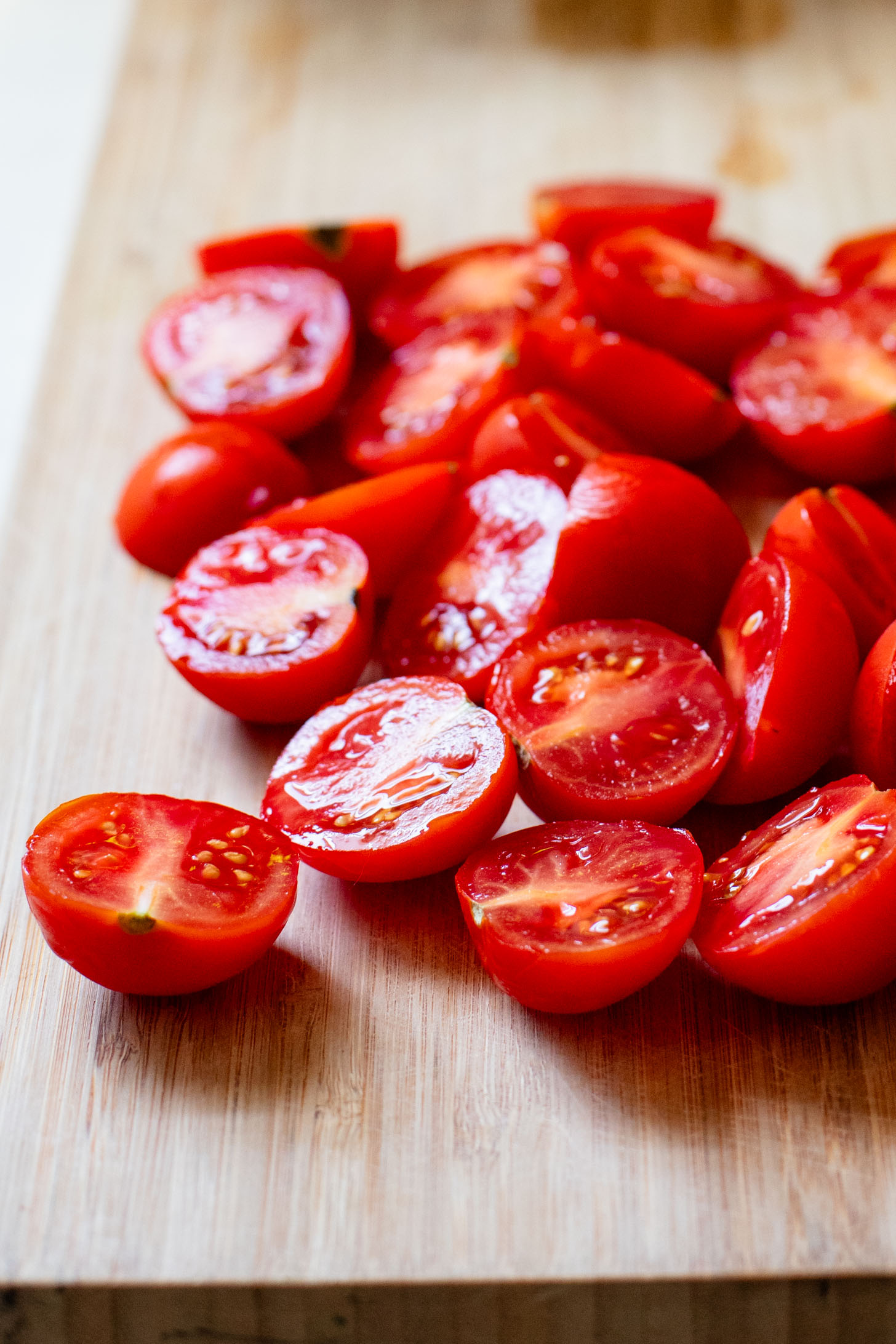 This Roasted Tomato & Basil Orzo Salad has roasted tomatoes & garlic, vegan feta, fresh basil and a balsamic dressing. Fresh, bright & delicious | ThisSavoryVegan.com #thissavoryvegan #pastasalad #summersidedish