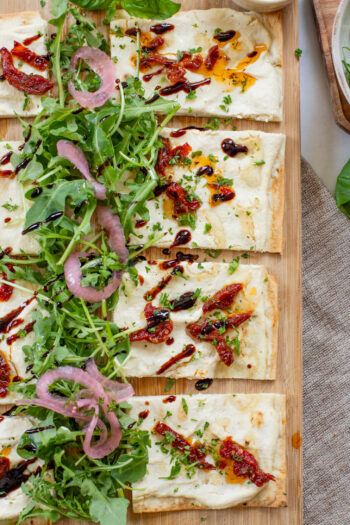 This Lemon Ricotta Lavash Pizza is the perfect vegan appetizer, lunch or light dinner! A super thin lavash crust, tofu ricotta and lots of toppings | ThisSavoryVegan.com #thissavoryvegan #veganpizza #veganappetizers