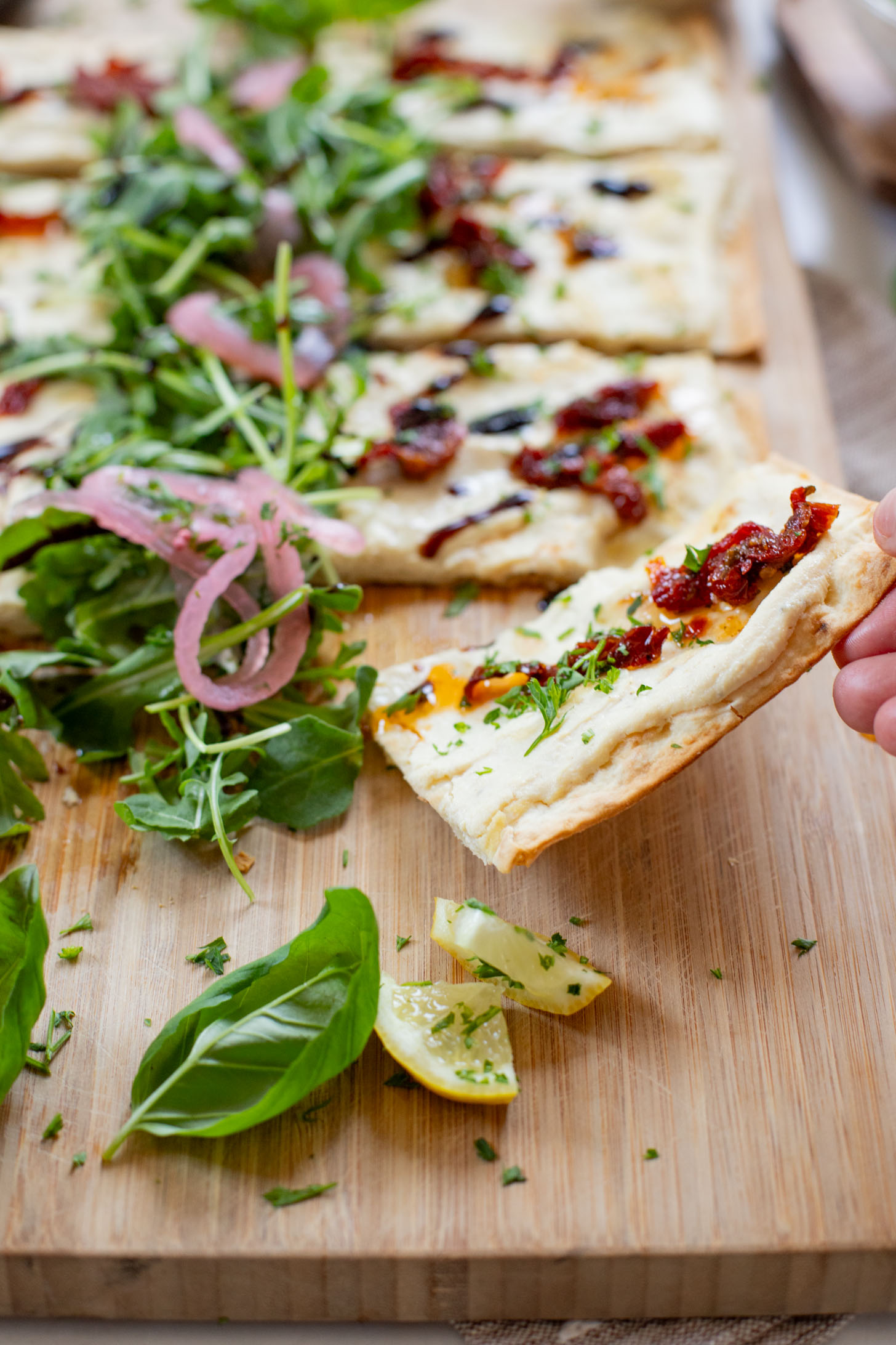 This Lemon Ricotta Lavash Pizza is the perfect vegan appetizer, lunch or light dinner! A super thin lavash crust, tofu ricotta and lots of toppings | ThisSavoryVegan.com #thissavoryvegan #veganpizza #veganappetizers