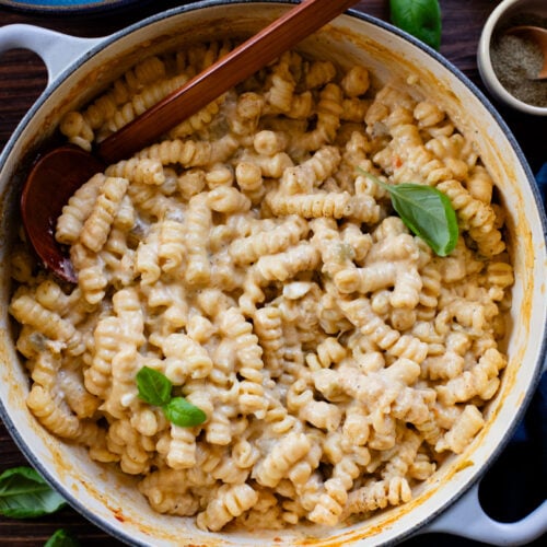 This Stovetop Vegan Mac & Cheese is made with 3 kinds of non-dairy cheese, green chiles and dry seasonings. The perfect one-pot recipe | ThisSavoryVegan.com #veganmacandcheese #onnepotrecipes #veganpasta