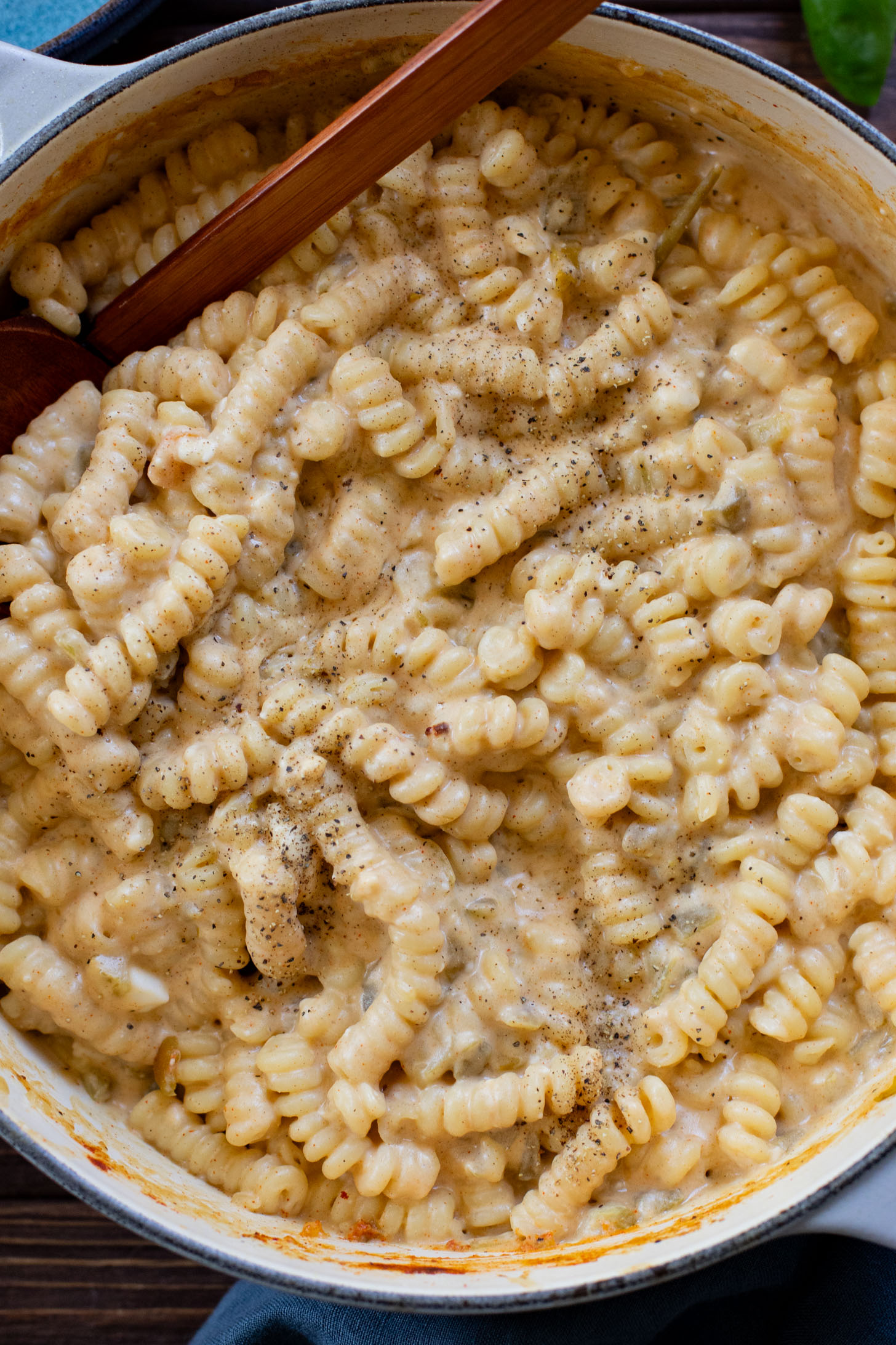 This Stovetop Vegan Mac & Cheese is made with 3 kinds of non-dairy cheese, green chiles and dry seasonings. The perfect one-pot recipe | ThisSavoryVegan.com #veganmacandcheese #onnepotrecipes #veganpasta