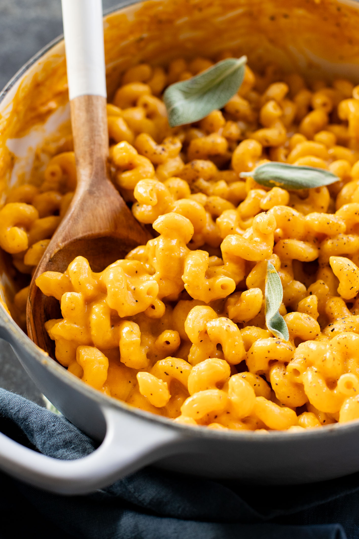 This vegan Butternut Squash Mac & Cheese is creamy, delicious and full of fall flavors. This is the perfect vegan holiday side dish | ThisSavoryVegan.com #thissavoryvegan #veganthanksgiving #veganmacandcheese