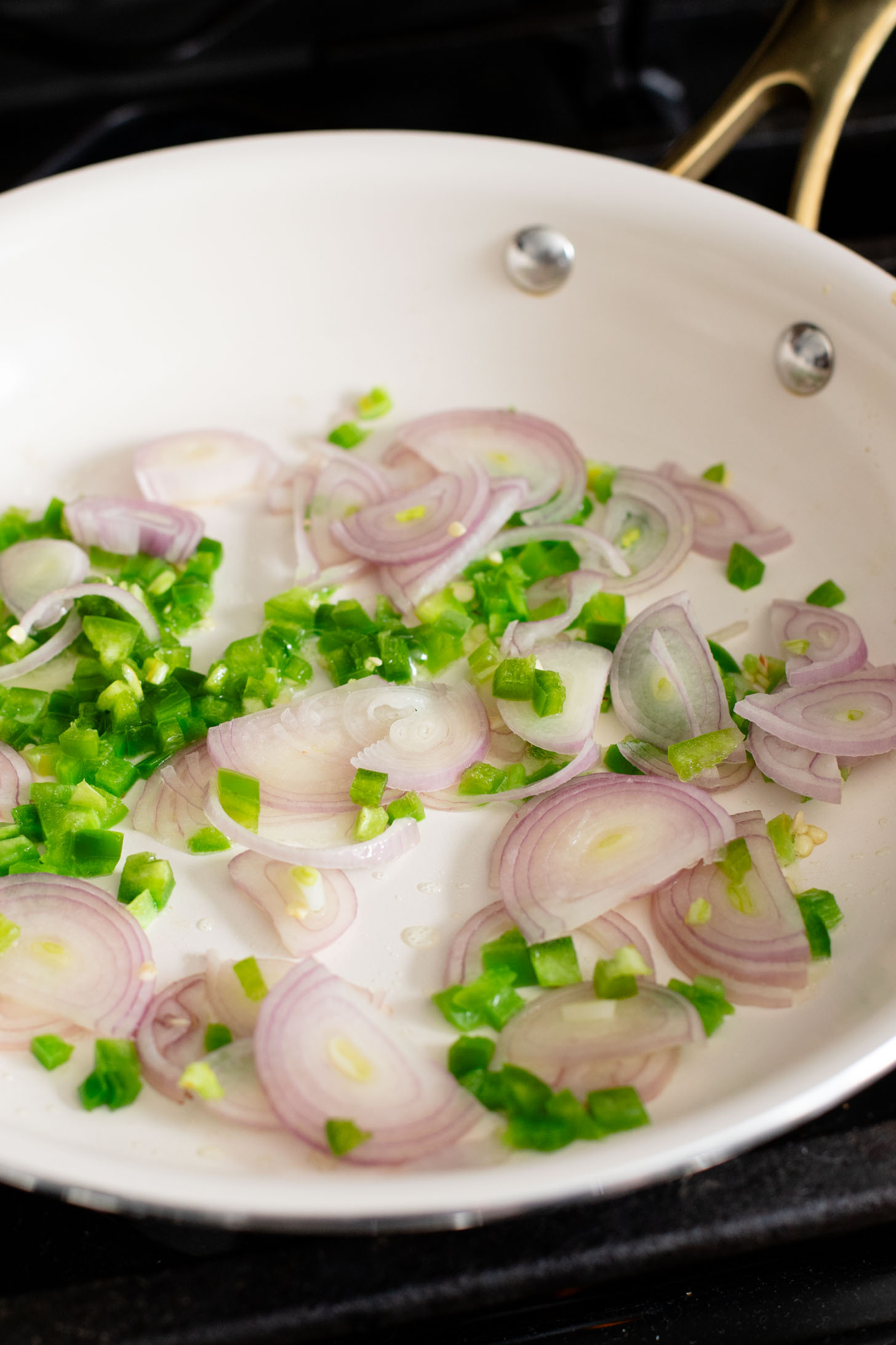 This Cheesy Pull-Apart Christmas Tree is pizza dough balls that are stuffed with a vegan jalapeño popper mixture. Perfect holiday appetizer | ThisSavoryVegan.com #thissavoryvegan #christmasappetizers #christmasrecipes