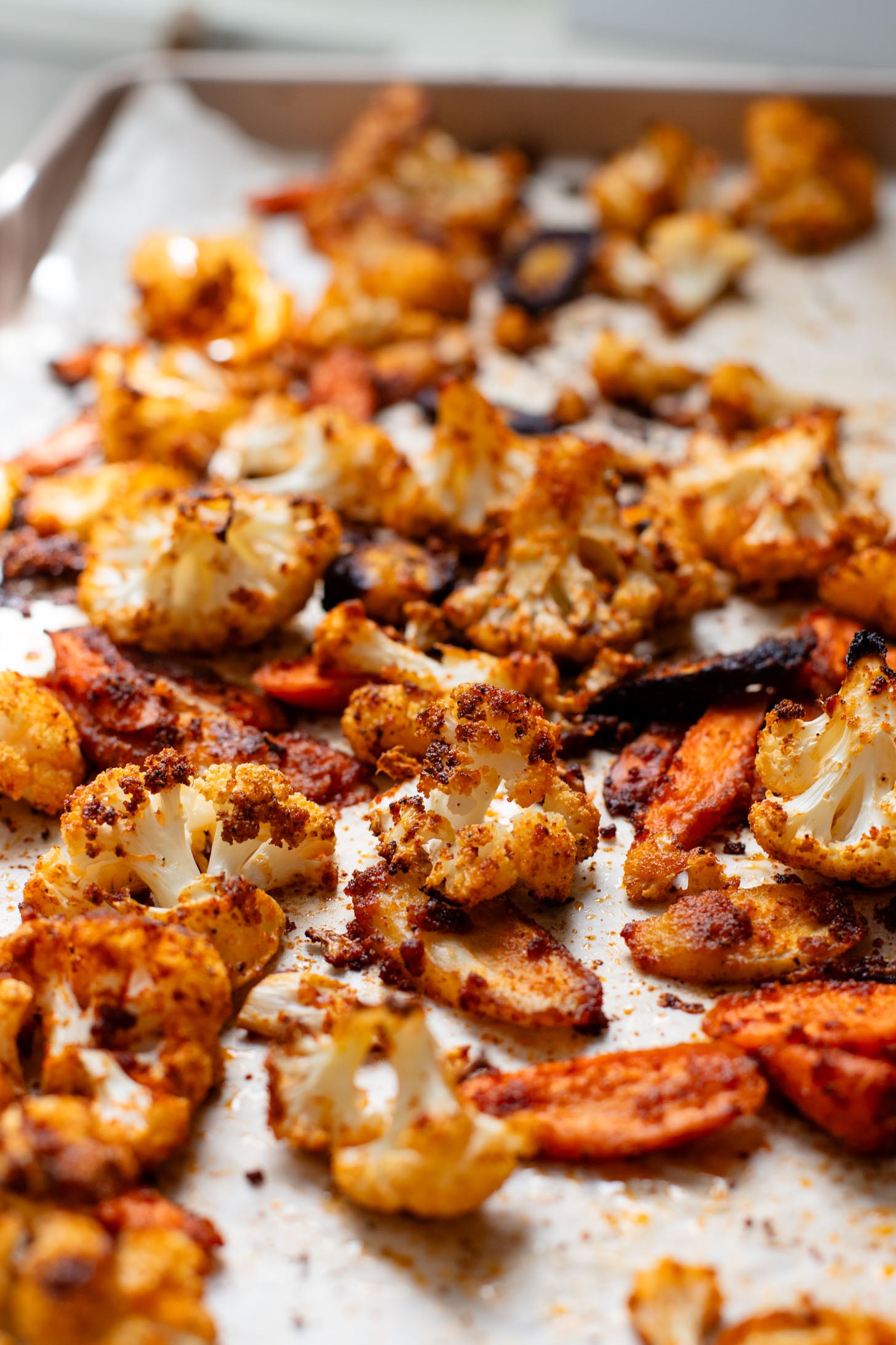 This Roasted Veggie Ramen is filled with crispy cauliflower & carrots in a delicious vegan broth. Finished off with tender ramen noodles for a cozy dinner | ThisSavoryVegan.com #thissavoryvegan #vegannramen #easyramenrecipe