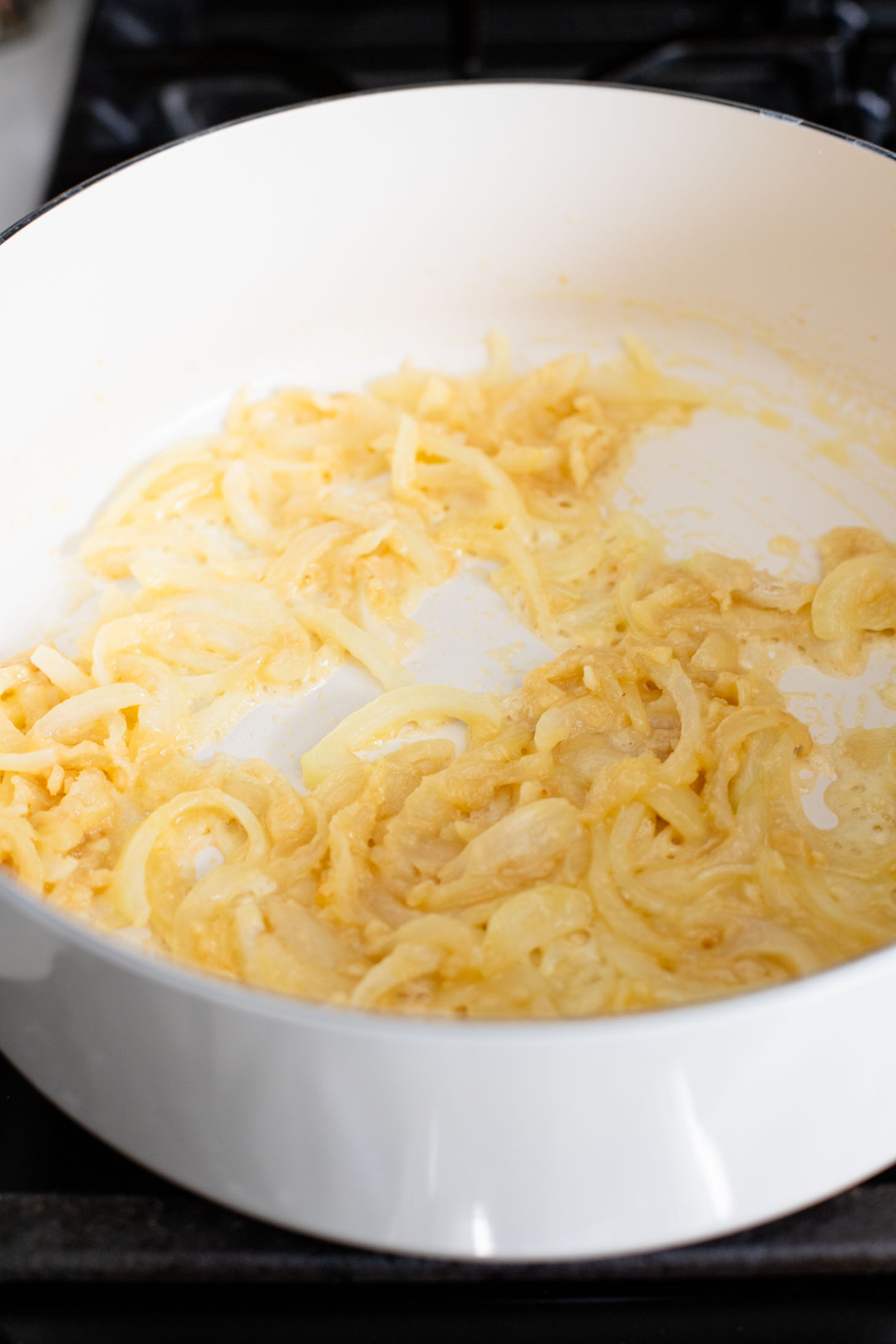 These Vegan Scalloped Potatoes are the perfect holiday side dish. Rich, creamy and 100% dairy free! A must make for your vegan Thanksgiving | ThisSavoryVegan.com #thissavoryvegan #veganthanksgiving #veganholidaysides