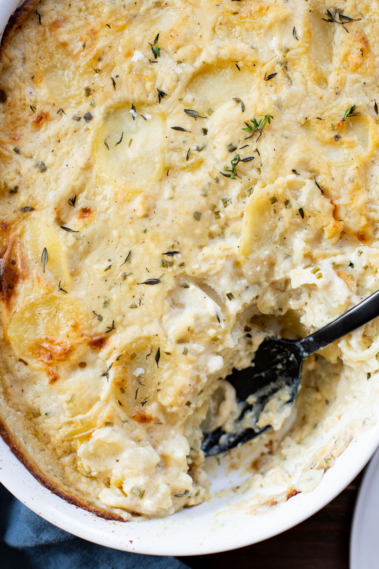 These Vegan Scalloped Potatoes are the perfect holiday side dish. Rich, creamy and 100% dairy free! A must make for your vegan Thanksgiving | ThisSavoryVegan.com #thissavoryvegan #veganthanksgiving #veganholidaysides