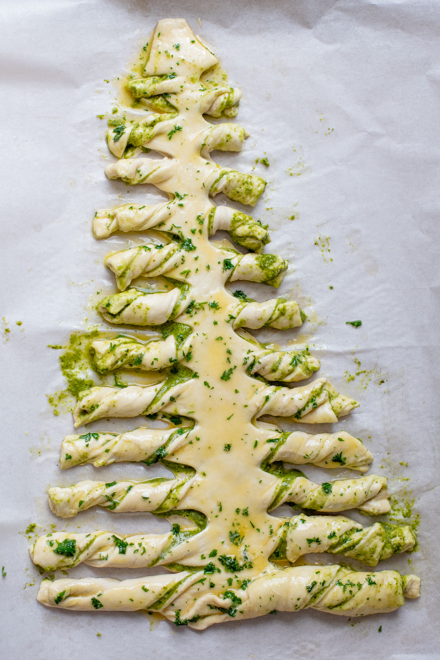 This Pesto Pull-Apart Christmas Tree is the best holiday appetizer! Filled with vegan pesto and topped with garlic butter | ThisSavoryVegan.com #christmasrecipes #christmasappetizers #holidaypartyfood