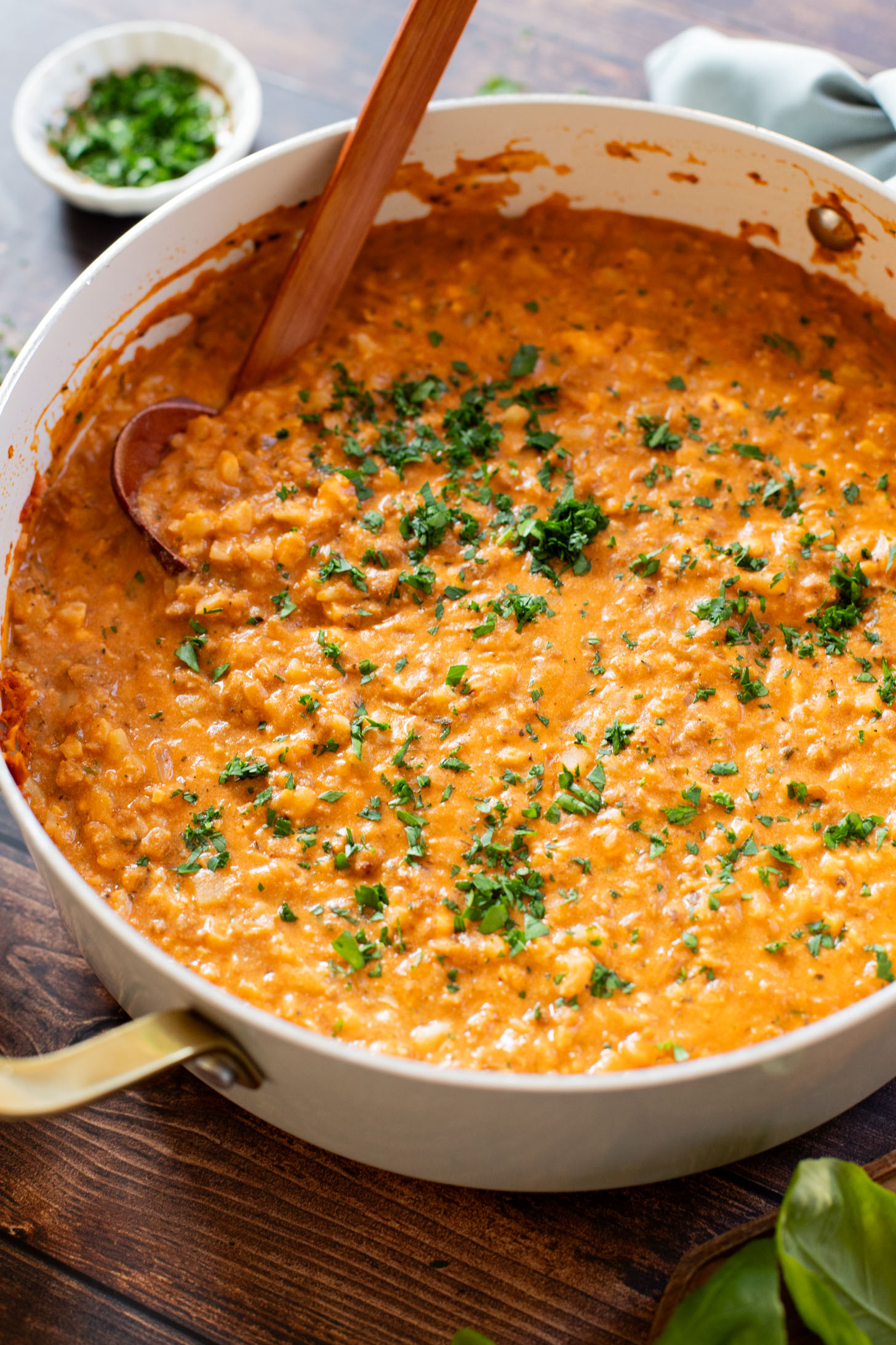 This Vegan Beef & Rice Skillet doesn't really have beef or rice, but sort of. Vegan soy beef crumbles & cauliflower rice are cooked in a creamy sauce | ThisSavoryVegan.com #thissavoryvegan #lowcarbvegan #skilletdinners