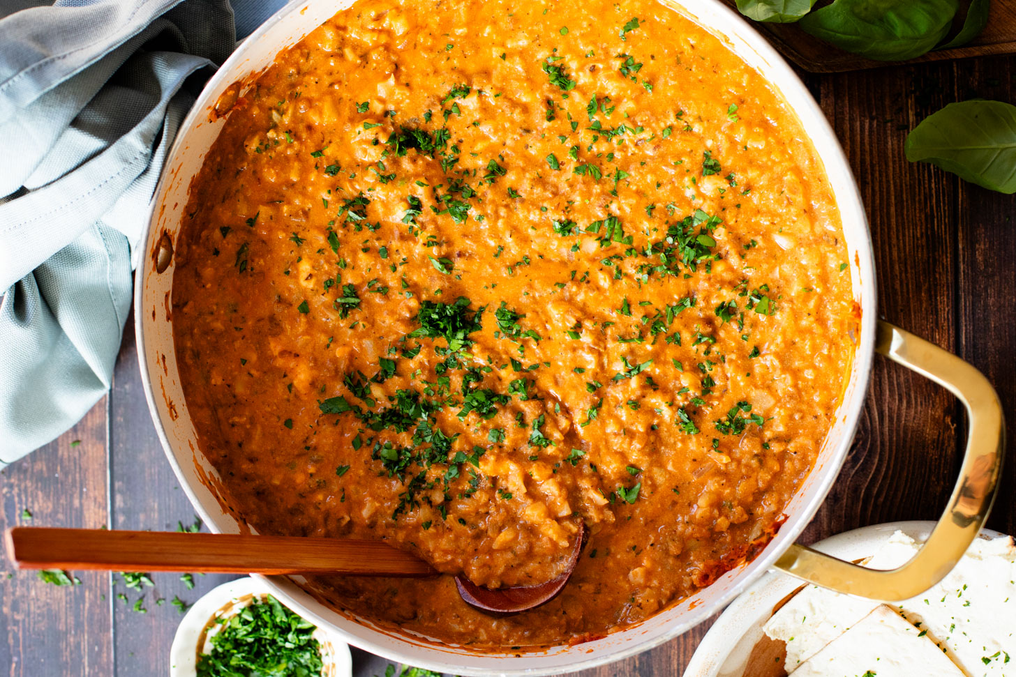 This Vegan Beef & Rice Skillet doesn't really have beef or rice, but sort of. Vegan soy beef crumbles & cauliflower rice are cooked in a creamy sauce | ThisSavoryVegan.com #thissavoryvegan #lowcarbvegan #skilletdinners