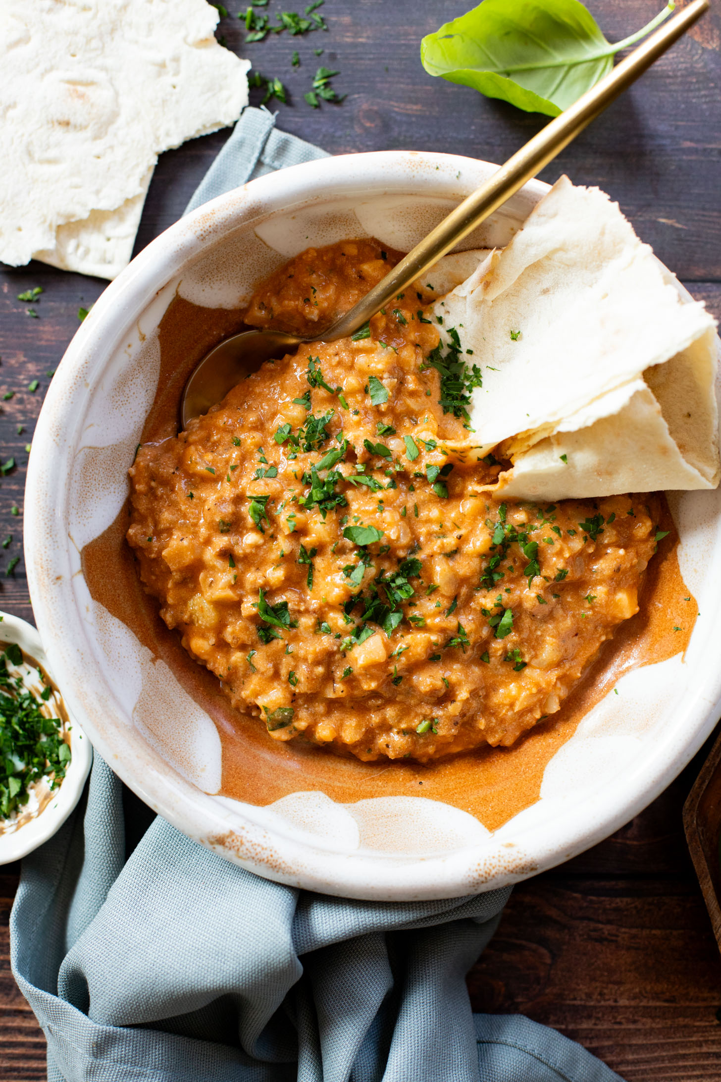 This Vegan Beef & Rice Skillet doesn't really have beef or rice, but sort of. Vegan soy beef crumbles & cauliflower rice are cooked in a creamy sauce | ThisSavoryVegan.com #thissavoryvegan #lowcarbvegan #skilletdinners