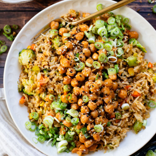 Red Curry Chickpeas & Broccoli Rice is the perfect vegan weeknight dinner idea! Healthy, veggie-packed rice and chickpeas in coconut curry sauce | ThisSavoryVegan.com #thissavoryvegan #veganweeknightdinner #veggierecipes