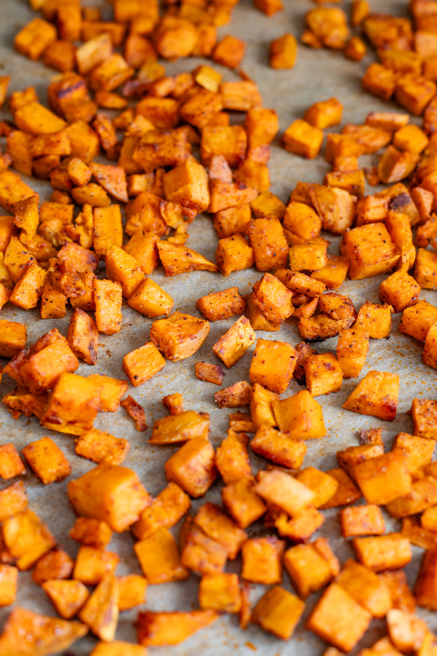 These Cauliflower Rice Sweet Potato Bowls are better tasting vegan Chipotle burrito bowls. A plant-based dinner everyone will love | ThisSavoryVegan.com #thissavoryvegan #grainbowls #veganchipotledupe