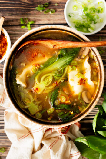 This Simple Vegan Wonton Soup comes together in 30 minutes, is a one-pot dinner and requires minimal ingredients | ThisSavoryVegan.com #thissavoryvegan #vegansoup #wontonsoup