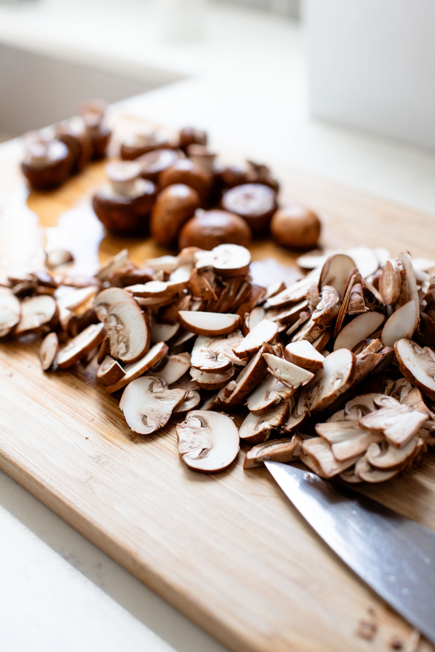 This Simple Vegan Wonton Soup comes together in 30 minutes, is a one-pot dinner and requires minimal ingredients | ThisSavoryVegan.com #thissavoryvegan #vegansoup #wontonsoup