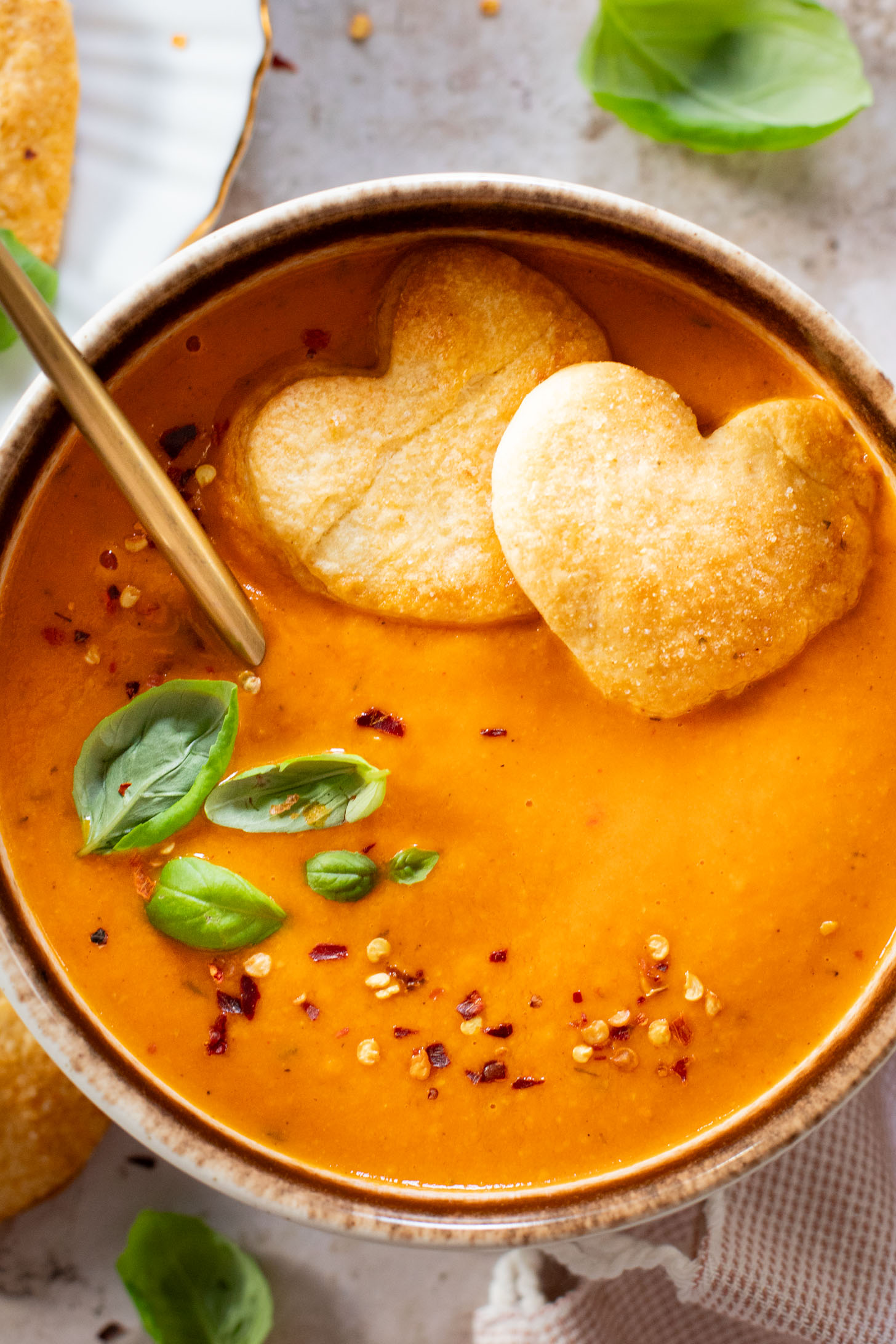 This Smoky Tomato Soup with Heart-Shaped Croutons is the perfect vegan Valentine's day recipe! Cozy, comforting and heart-warming food | ThisSavoryVegan.com #thissavoryvegan #heartshapedrecipes #valentinesdayrecipes