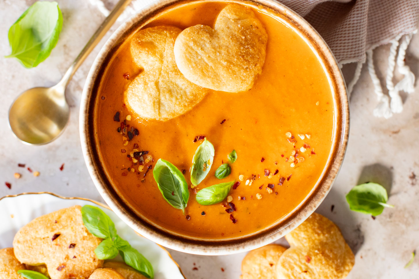 This Smoky Tomato Soup with Heart-Shaped Croutons is the perfect vegan Valentine's day recipe! Cozy, comforting and heart-warming food | ThisSavoryVegan.com #thissavoryvegan #heartshapedrecipes #valentinesdayrecipes