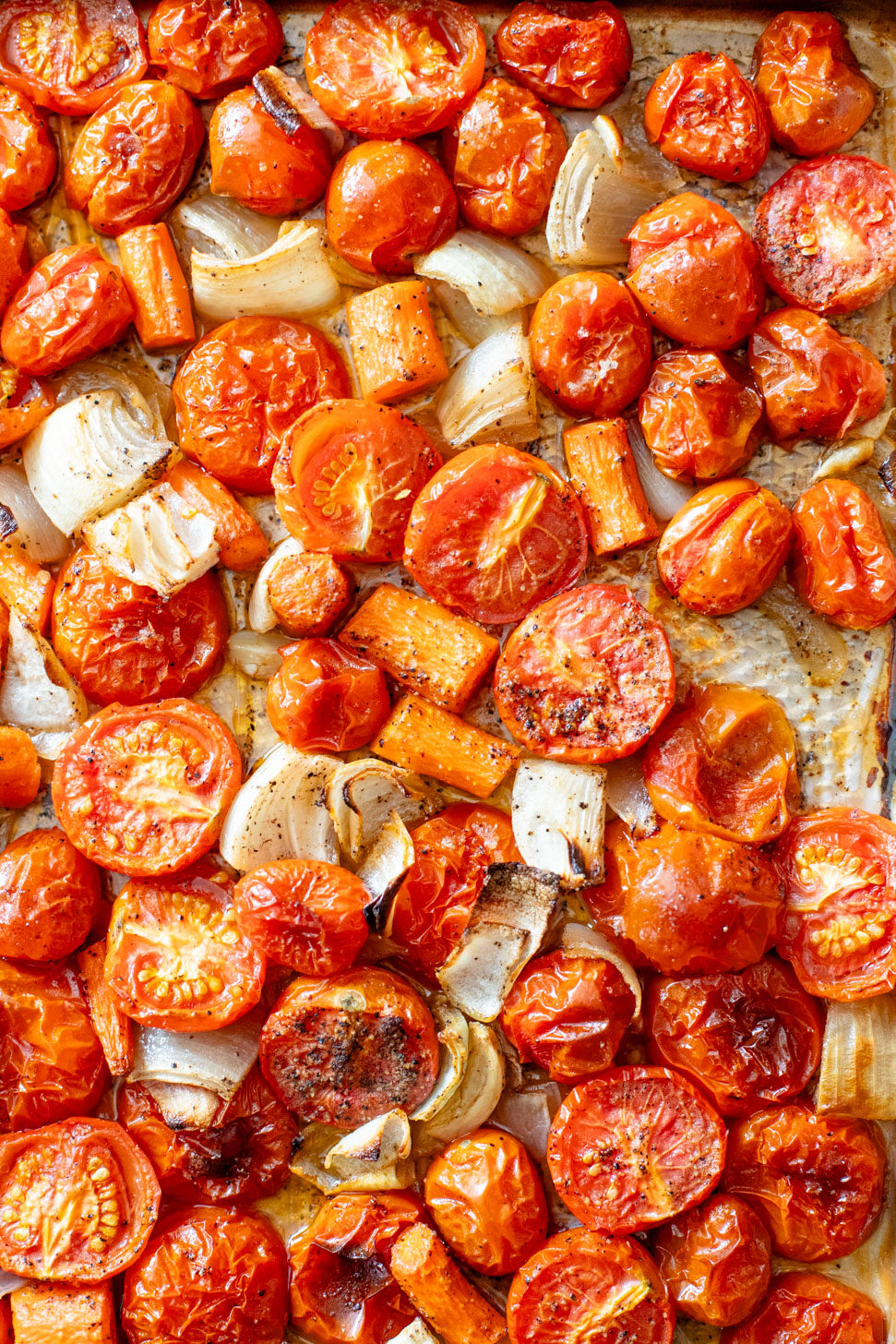 This Smoky Tomato Soup with Heart-Shaped Croutons is the perfect vegan Valentine's day recipe! Cozy, comforting and heart-warming food | ThisSavoryVegan.com #thissavoryvegan #heartshapedrecipes #valentinesdayrecipes