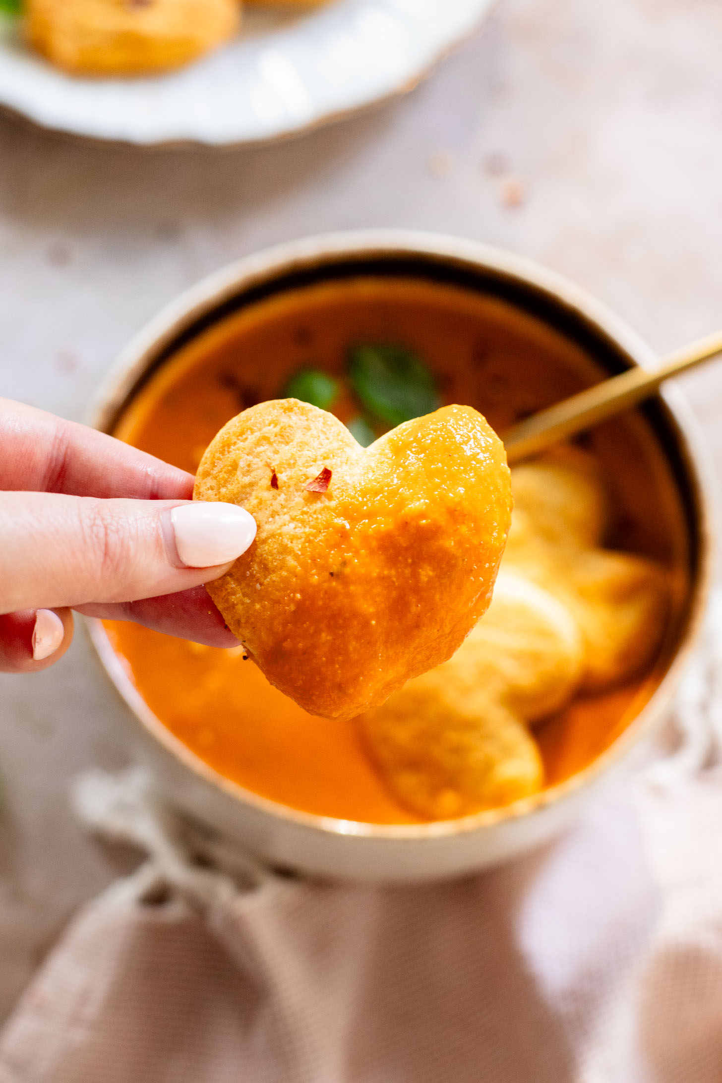This Smoky Tomato Soup with Heart-Shaped Croutons is the perfect vegan Valentine's day recipe! Cozy, comforting and heart-warming food | ThisSavoryVegan.com #thissavoryvegan #heartshapedrecipes #valentinesdayrecipes