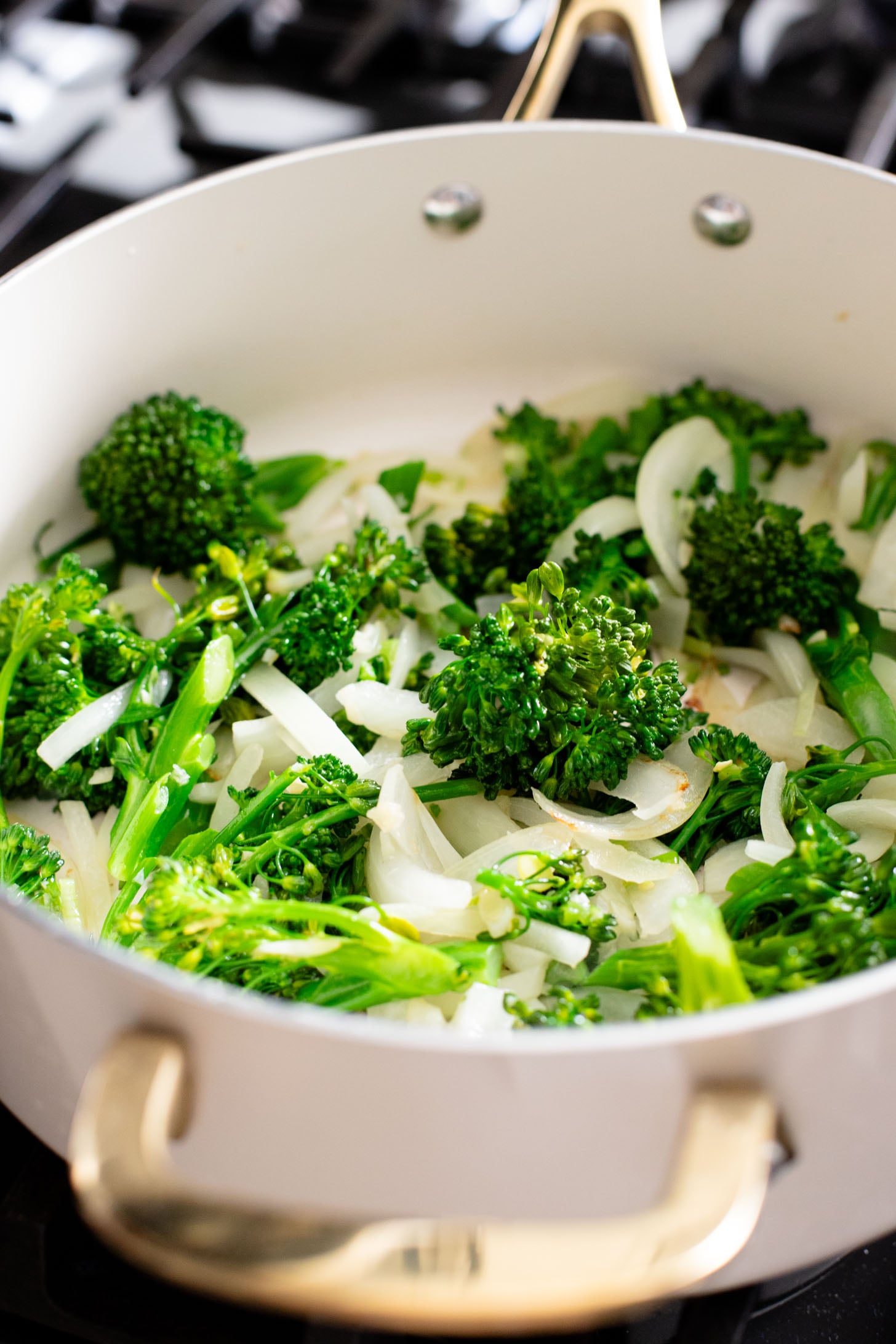 This Soyaki Lentils & Broccolini recipe is a great vegan weeknight dinner! Requires just a few ingredients and 20 minutes to make | ThisSavoryVegan.com #thissavoryvegan #weeknightdinners #onepotrecipes