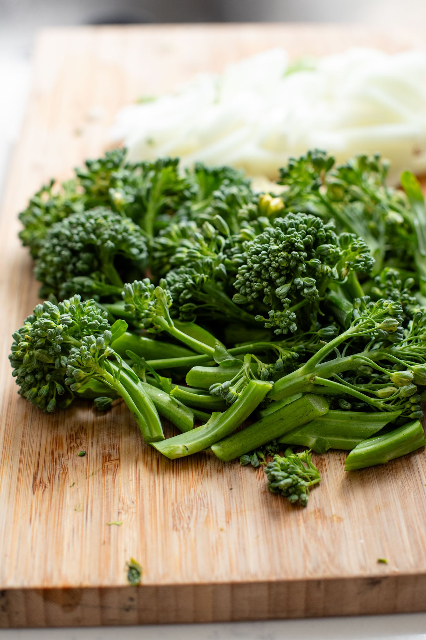 This Soyaki Lentils & Broccolini recipe is a great vegan weeknight dinner! Requires just a few ingredients and 20 minutes to make | ThisSavoryVegan.com #thissavoryvegan #weeknightdinners #onepotrecipes