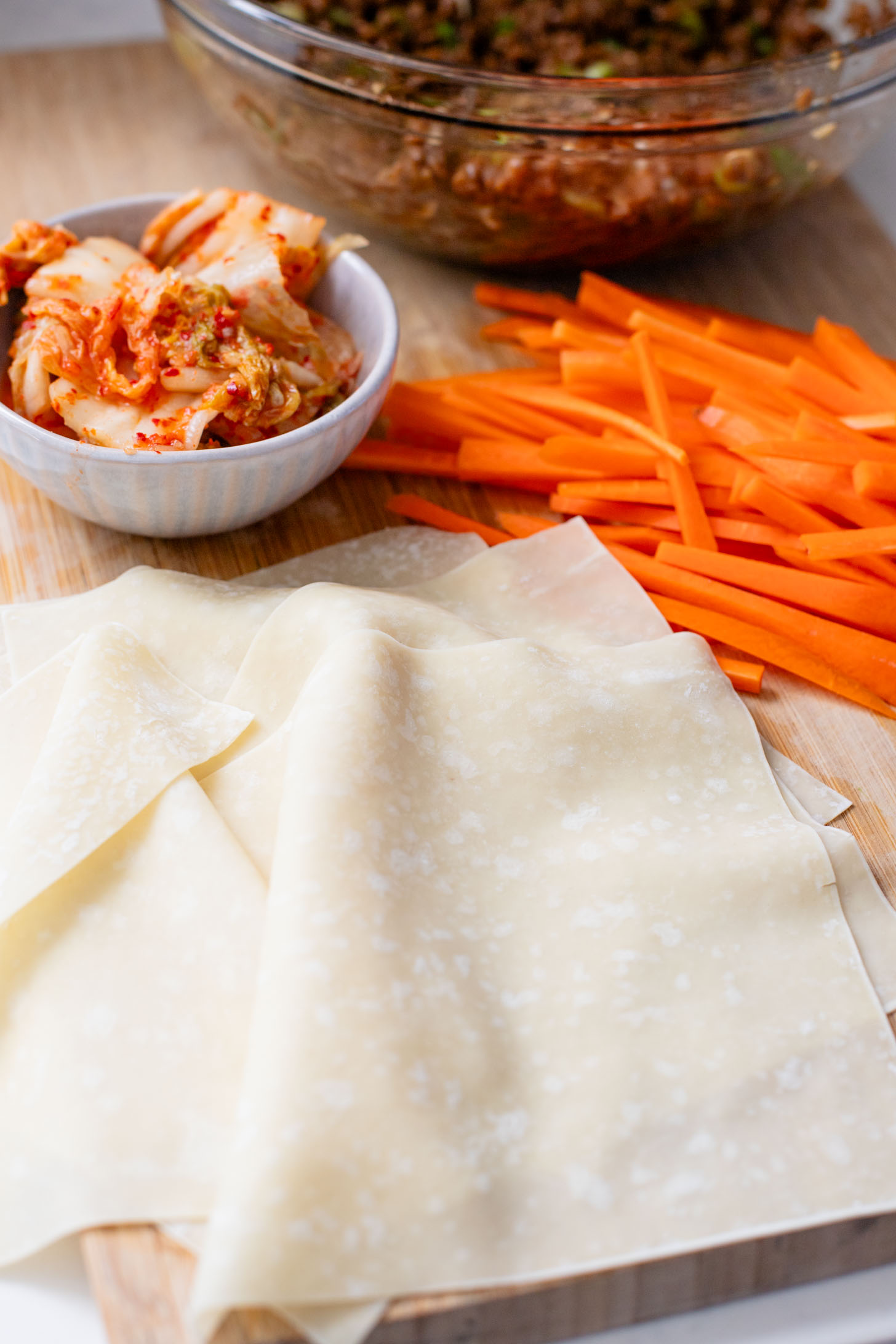 These Vegan Korean Beef Egg Rolls are the perfect party appetizer! Baked until crispy and served with sriracha mayo on the side for dipping | ThisSavoryVegan.com #thissavoryvegan #veganeggrolls #veganpartyfood