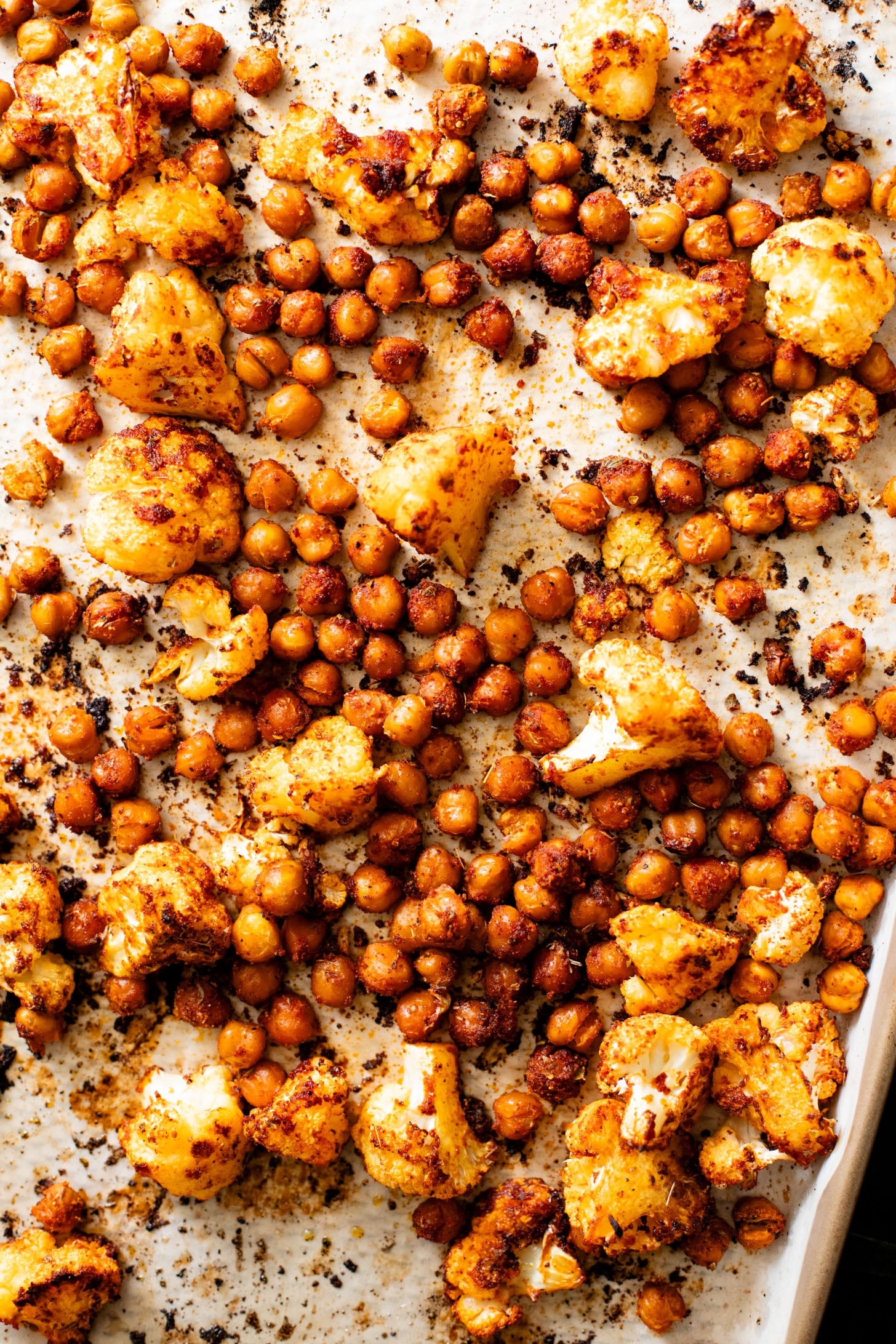 This Roasted Cauliflower with Chimichurri Rice is a flavor packed meal! Cauliflower & chickpeas seasoned and roasted until crispy over herby rice | ThisSavoryVegan.com #chimichurrirecipe #roastedcauliflower #veggiedinner